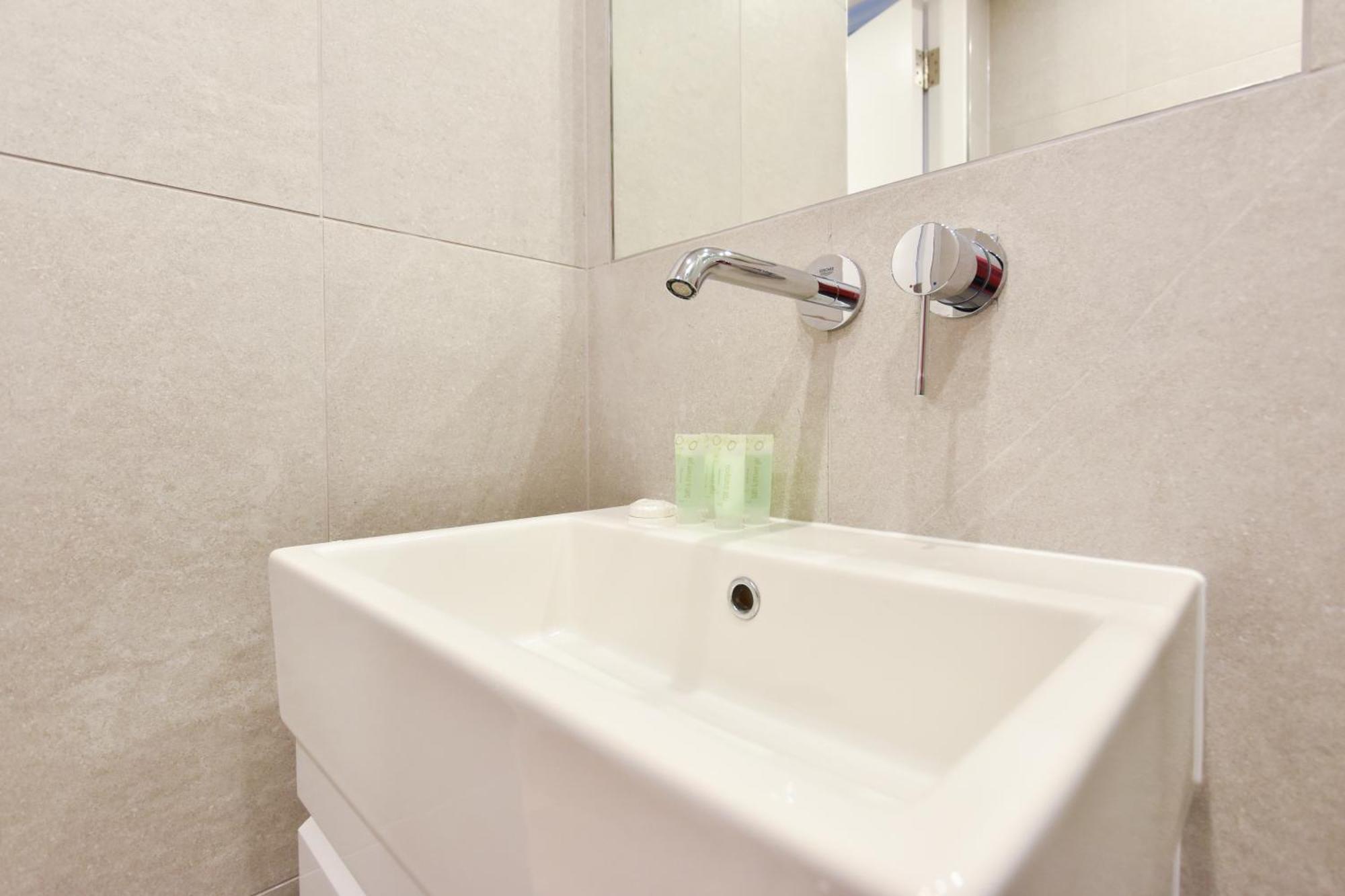 Earls Court East Serviced Apartments By Stayprime London Exterior foto